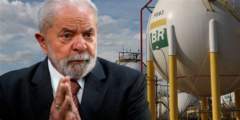 Lula diz que não vai basear os preços da gasolina através do dólar tal