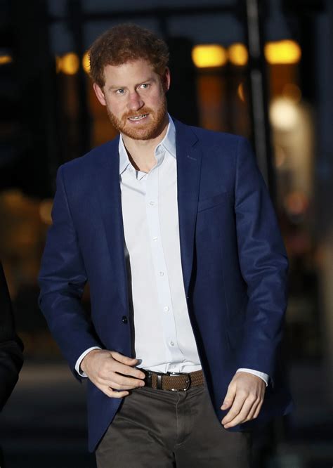 Photo Le prince Harry a rencontré le personnel des services