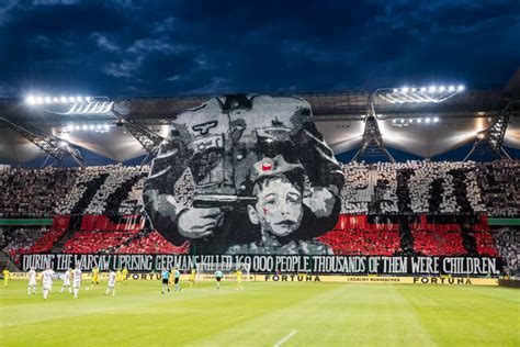 Le Legia Sanctionn Pour Son Tifo Sur La R Volte De Varsovie C