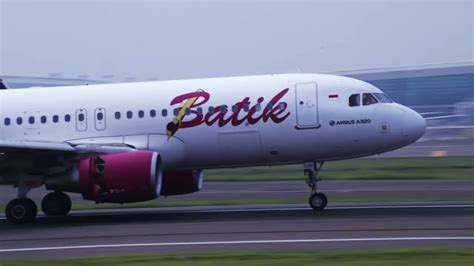 Deket Banget Lihat Pesawat Take Off Dan Landing Di Bandara Soekarno