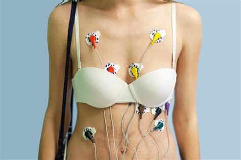 Premium Photo A Woman Wears A Halter An Outpatient