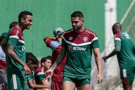 Renato Augusto está fora da estreia do Fluminense contra o Volta