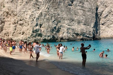 Jedna Od Omiljenih Pla A U Gr Koj Zatvorena Ovog Leta Za Turiste B