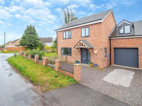 3 Bed Link Detached House For Sale In 1a Kells Road Berry Hill