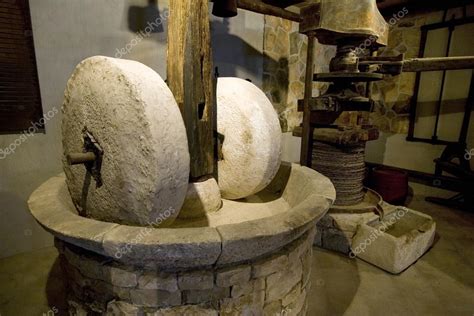 Antiguas Piedras De Molino En La Isla De Korcula En Croacia Fotograf A