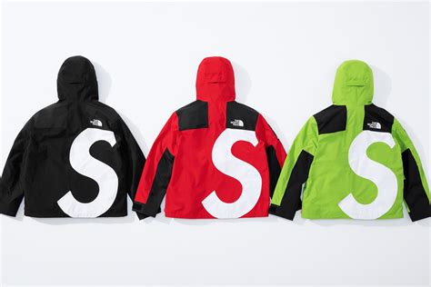 La Nouvelle Collaboration Supreme X The North Face Est Arrivée Vogue Paris