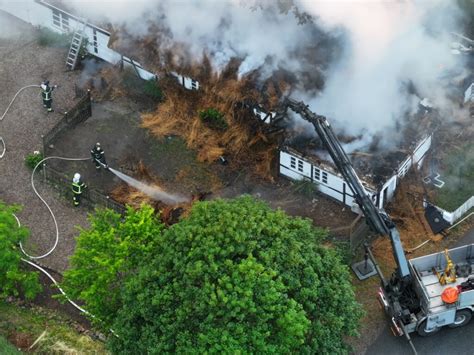 Brand i to huse efter lynnedslag Beboere på hospitalet