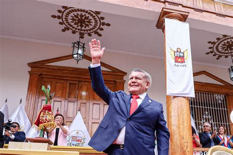 César Acuña Peralta jura como Gobernador Regional de La Libertad