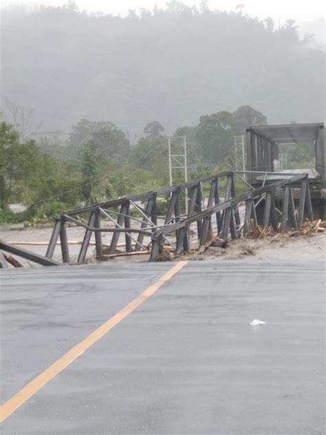 Akibat Diterjang Banjir Jembatan Kawanua Penghubung Desa Di Maluku