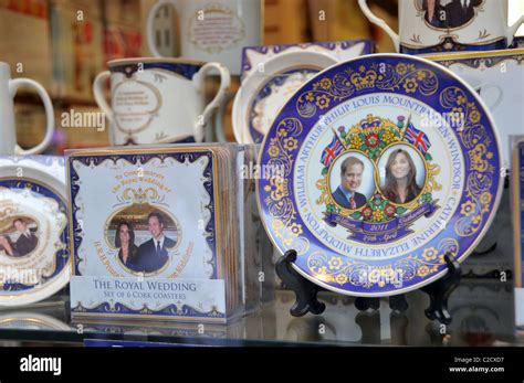 William Kate Middleton Royal Wedding souvenirs mugs plates patriotic ...