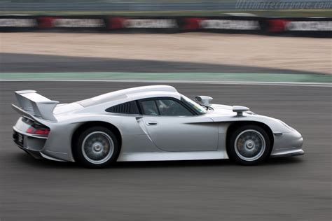 Porsche 911 Gt1 Strassenversion High Resolution Image 5 Of 6