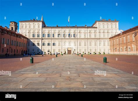 historic baroque palace  turin  res stock photography  images