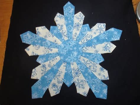 Dresden Plate Snowflake Quilt Idea Dresden Quilt Dresden Plate