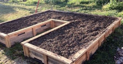 How To Build A Raised Garden Bed With Pallets Garden Likes