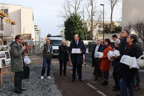 Pose de la première pierre de la résidence Les jardins de la Tiretaine