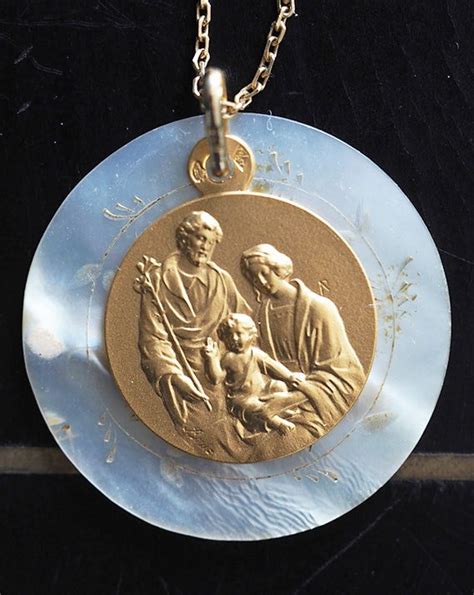 Médaille de la Sainte Famille Or 18 carats Catho Rétro