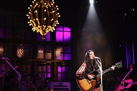 watch Kacey Musgraves make her ‘SNL’ debut