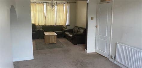 3 Bedroom End Of Terrace House Mount Road Dagenham Rm8 Seabes Limited