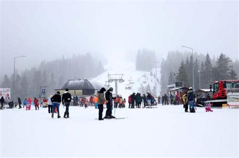 Ilgaz Dağı Kayak Merkezi nde hafta sonu yoğunluğu