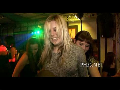 Coño goteando en la pista de baile XVIDEOS