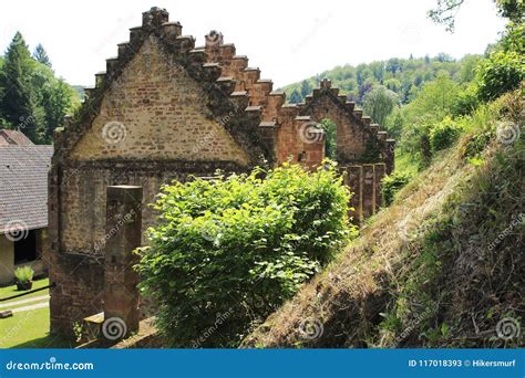 Ruina Vieja De La Fragua Del Hierro En Jaegerthal En Alsacia Francia