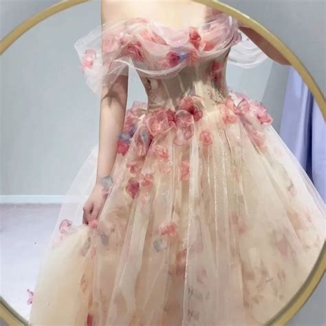 Ghim của Hannah trên Dresses trong 2024