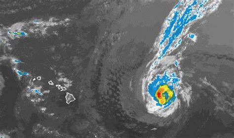 Hurricane Norman sparks Hawaii health warning as SEWAGE enters waters | World | News | Express.co.uk