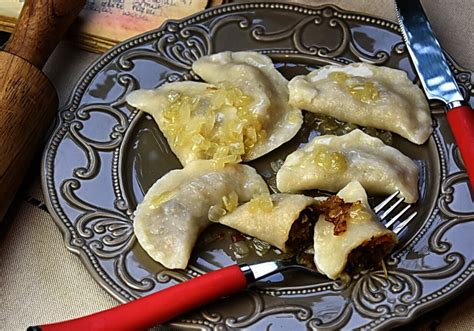 Pierogi Z Kapust Kiszon I Suszonymi Grzybami Na Wi Ta Doradcasmaku Pl