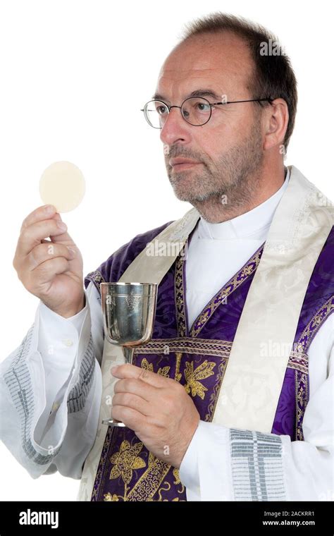 Catholic Priest Chalice Hi Res Stock Photography And Images Alamy