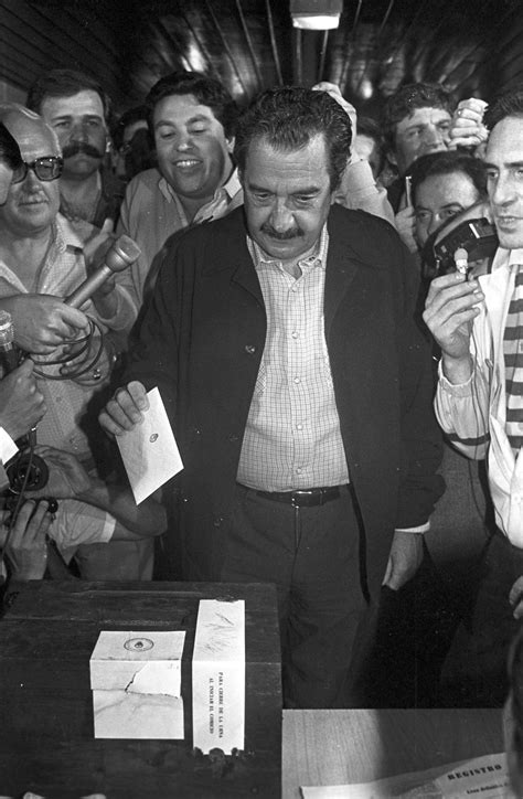 Se Cumplen 36 Años Del Triunfo De Alfonsín Alfonsín Democracia Alfonsinismo