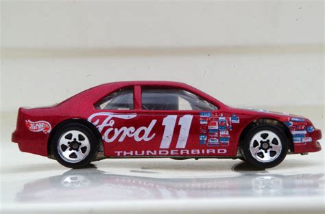 Mustang Fan Peru T Bird Stocker Hot Wheels