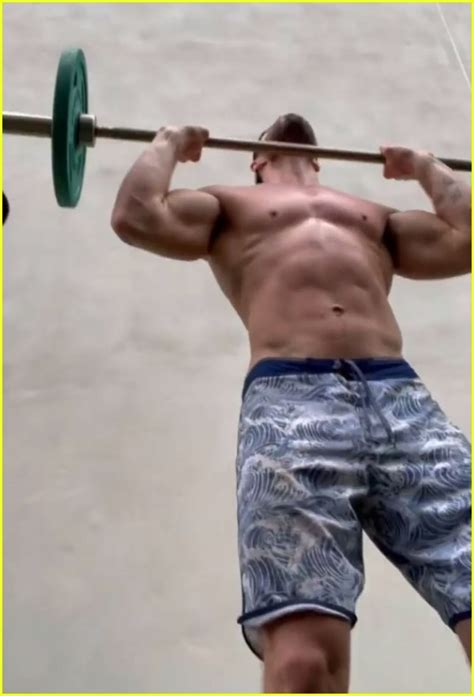 Chris Hemsworths New Shirtless Workout Video Shows Off His Incredible