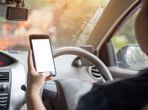 Incidenti In Auto Arriva La Prova Cellulare Donna Moderna