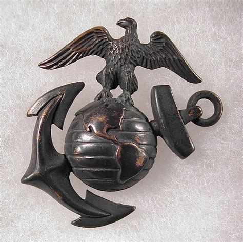 Lot - WORLD WAR I MARINE INSIGNIA