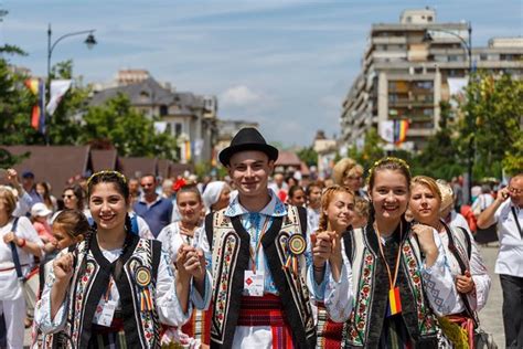 Rom Nia Autentic N Straie De Festival La Edi Ia A Iv A