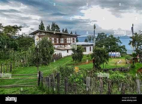 Traditional Bhutanese Farmhouse In Punakha Bhutan Stock Photo Alamy