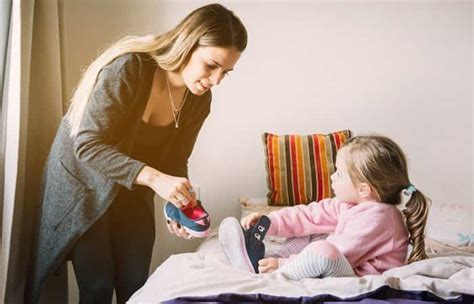 A qué edad puede tu hijo vestirse solo Logos Nursery School Escuela