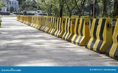 Temporary Concrete Barrier Road Divider In Yellow And Black Colors