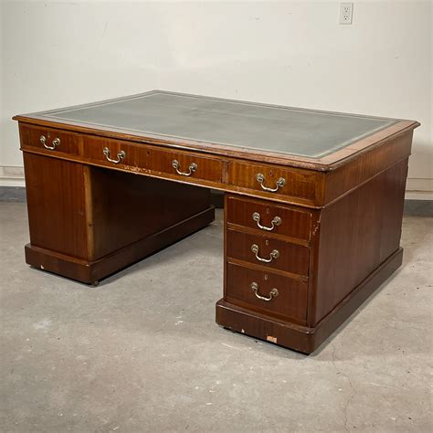 ANTIQUE PARTNERS DESK