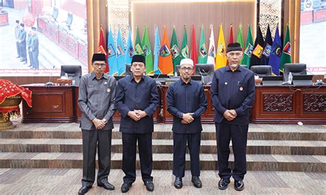 Wakil Ketua DPRD Sumbar Irsyad Syafar Pimpin Rapat Paripurna