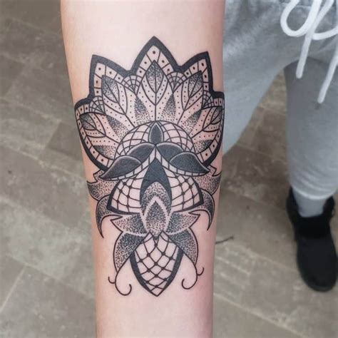 103 Best Lace Tattoos [2024 Inspiration Guide]