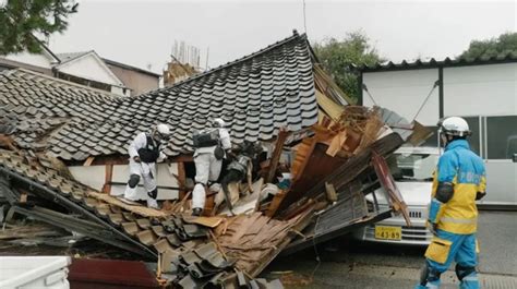 Japan earthquake deaths top 100, with hundreds missing