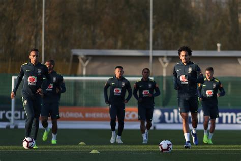 Seleção Brasileira faz primeiro treino em Londres Gazeta Esportiva