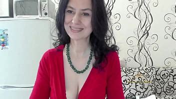 Delicada Milf Morena Con Ropa Sexy Baila Lentamente Para Atraer A Sus Fans Angela MILF XNXX
