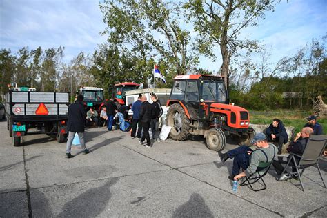 Treći dan protesta poljoprivrednika Mi se kućama ne vraćamo dok ovo