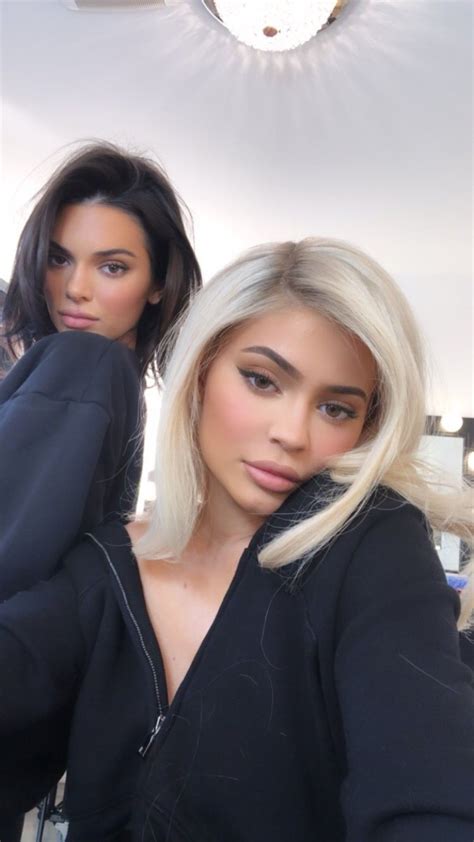 Pin By Gloria On Kardashian Kylie Jenner Blonde Blonde Bobs Kylie Jenner Nails