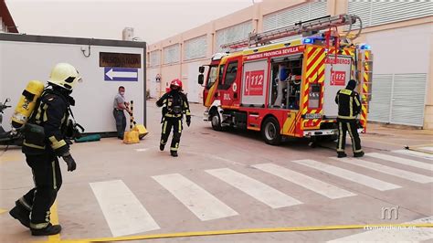 Maniobra de simulacro de incendio y evacuación en la nueva UCI del