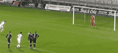 O P Nalti Mais Louco De Todos Os Tempos Funny Soccer Fails Soccer Gifs