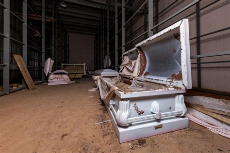 Do Caskets Go In Mausoleums at Katina Woods blog