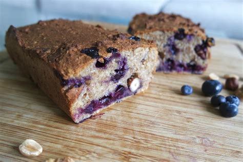 Glutenvrij Vegan Bananenbrood Met Kokosrasp Noten En Blauwe Bessen